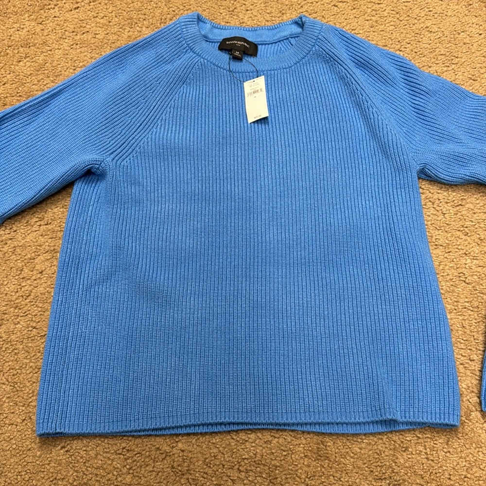 Banana Republic Factory women crewneck sweater. Medium. NWT! - Picture 4 of 7